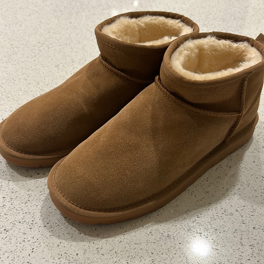 Classic Ultra Mini Boot Chestnut (Women's)